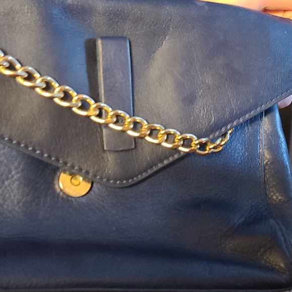 Danier leather purse with gold chain strap - Picture 6 of 6